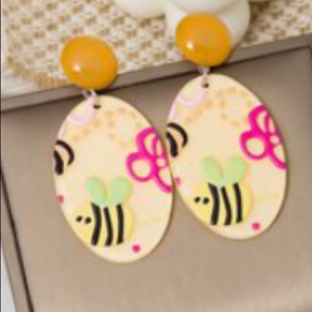 Bumble bee cute dangle earrings yellow
